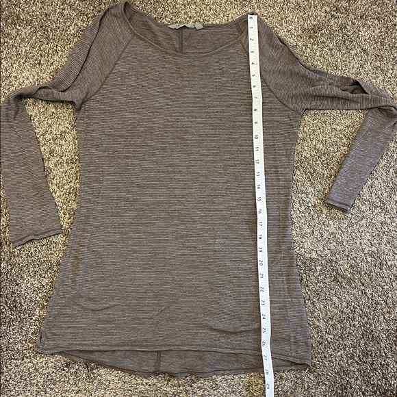 Athleta Long Sleeve Top size Medium - Picture 5 of 6